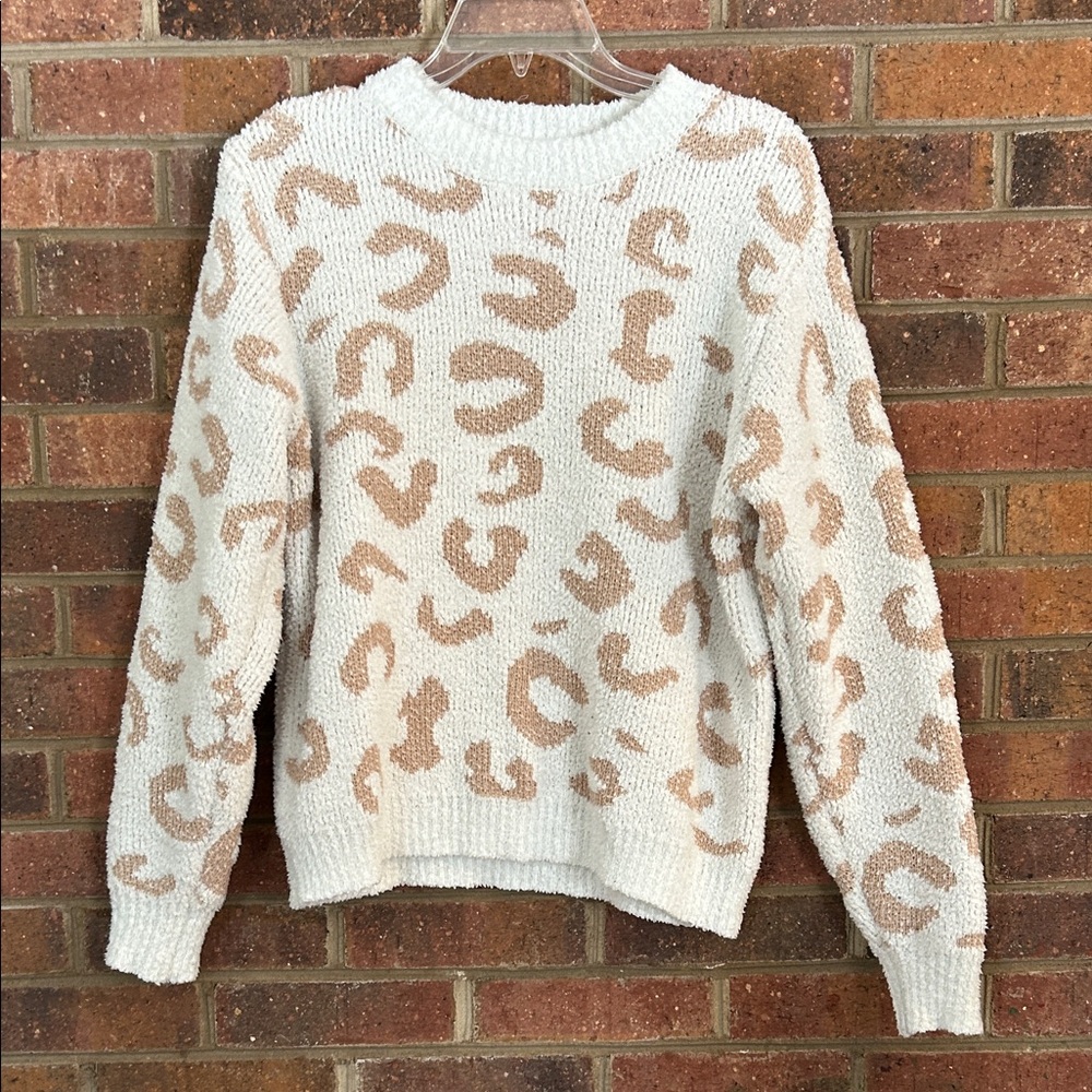 Elegant Cream and Tan Patterned Sweater